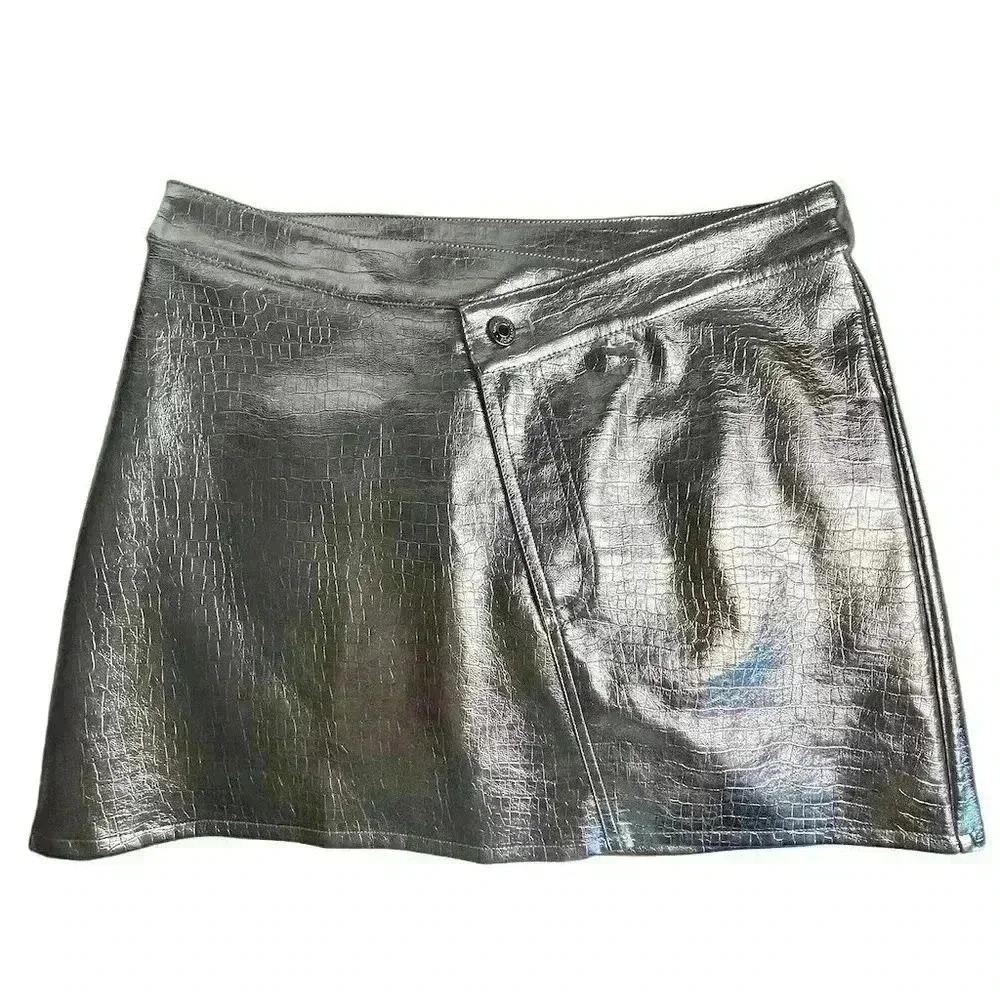 Torn by Ronny Kobo Women's Silver Metallic Mini‎ Skirt Size M Party